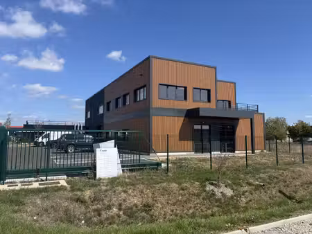 local commercial moderne 60 m² à gazeran