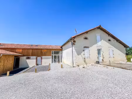 maison divisée en 12 logements avec une belle rentabilité