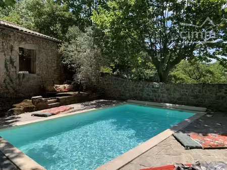 bâtisse historique entièrement rénovée en chambres d'hôtes de standing (sud ardèche)