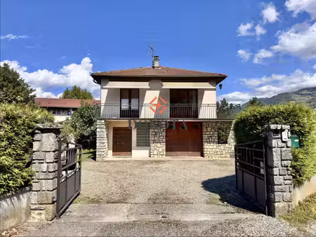 maison à fort potentiel - jardin - dépendances