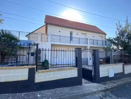 maison familiale moderne avec terrasse et garage  à 6 min du centre-ville à fosses (95)