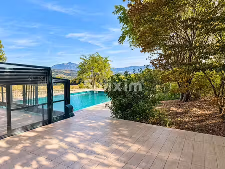 propriété d’exception – 300 m² – 2 7 hectares – piscine – installations équestres – dpe a