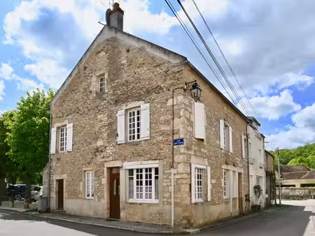 maison de ville au coeur de l'isle-sur-serein