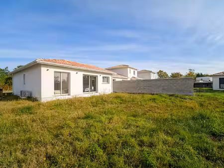 location : maison contemporaine côté lac