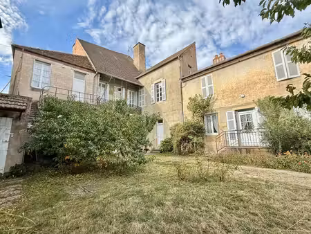saint-jean-de-losne – maison de caractère de 284 m² – terrain de 1 224 m² – dépendances et