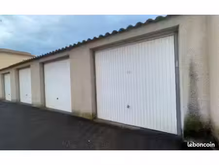 plusieurs garage a louer