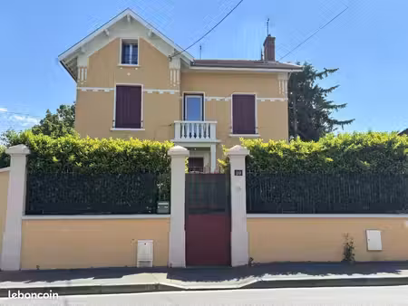 immeuble 8 pièces 245 m²