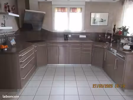 villa de plein pied avec piscine sur terrain 1300 m²  sans vis à vis  exposition sud-est