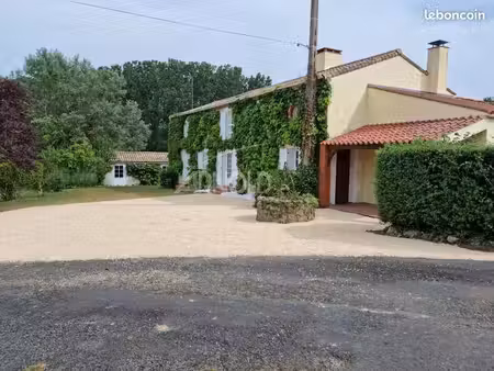 maison 6 pièces 238 m²