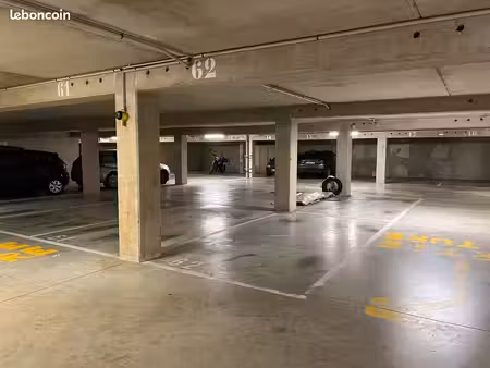 grand parking souterrain sécurisé proximité immédiate gare sqy