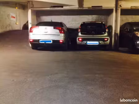 place de parking 10 m²