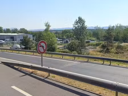 magnifique terrain constructible pour activité artisanale ou commerciale