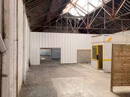 hangar 200 m2 à louer