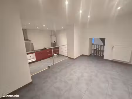 à louer – maison de ville de 91 m² – dpe c