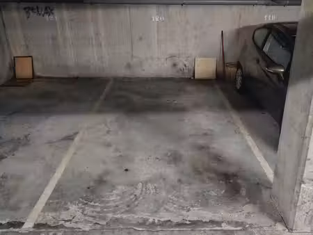 place de parking en location à 1 minute de la gare