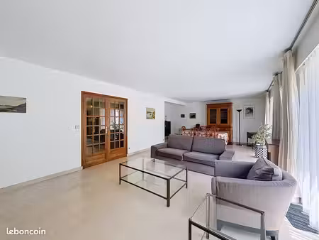 location belle maison 180 m² champs-sur-marne - 1900