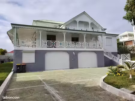 villa de 250m² avec piscine à convenance baie-mahault 97122