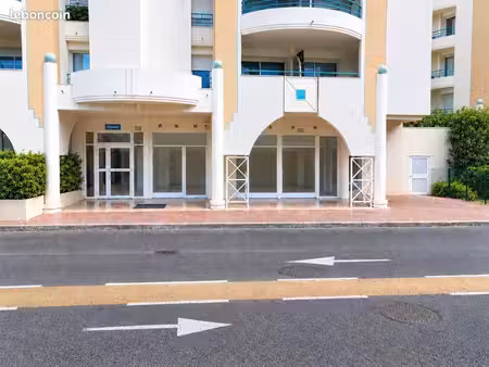 ? local commercial 52 m² – fréjus port