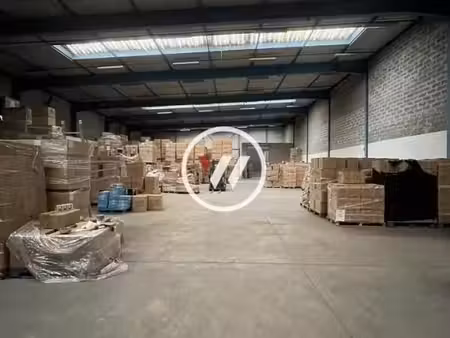 local d'activité 1 100 m²