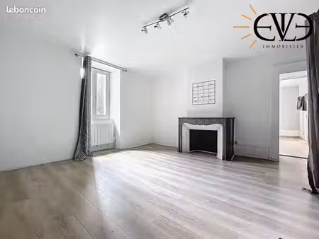 immeuble 15 pièces 900 m²