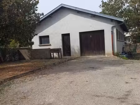 local - depot a louer