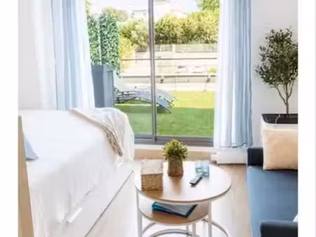 studio meublé climatisé 21 m² + terrasse – éguilles