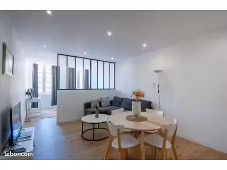 appartement de 56m2  3 pièces - entièrement rénové – marseille hotel de ville / vieux-port