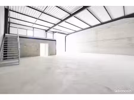local 240 m² mornant
