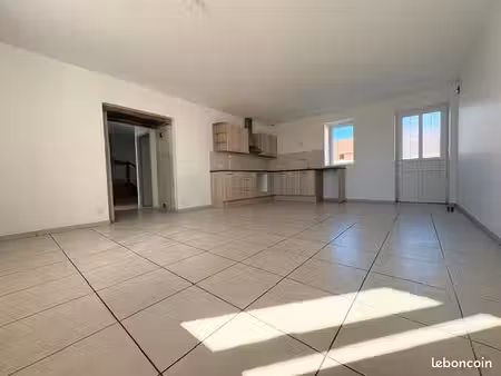 maison 5 pièces 130 m² avec grande terrasse  cave et deux places de stationnement