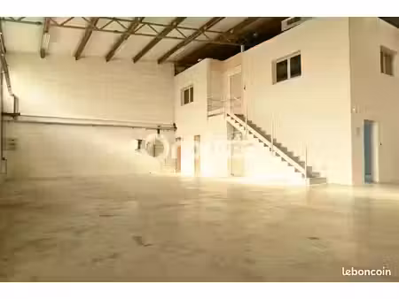 local d'activité 475 m²