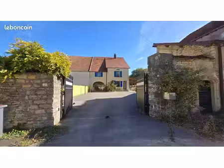 grande maison avec dépendence à ecuelle