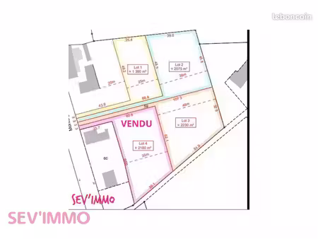terrain 2075 m² boucé