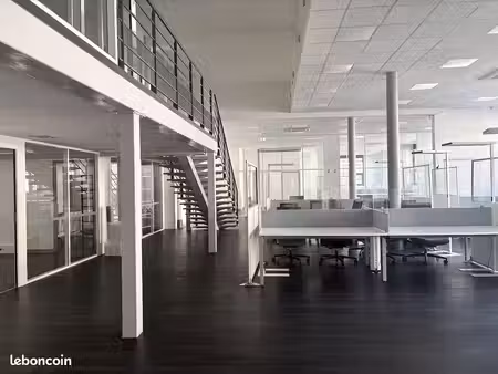des bureaux de caractère  lumineux et prêts à vivre  au cœur du parc techn’hom