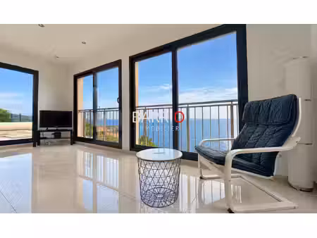 villa cerbere vue mer  piscine  terrasse
