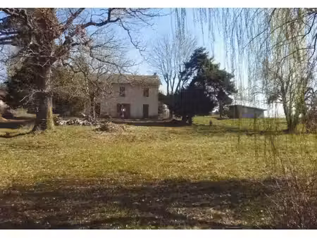 maison t5 de 165 m² avec 2.5 hectares de terrain clos avec éta