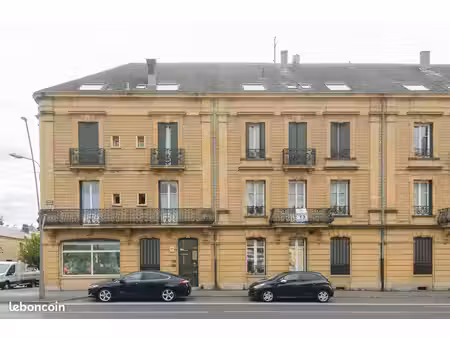 t2 dans immeuble de caractère