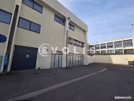 local industriel 669 m²