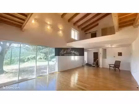 propriété 4 pièces 200 m²