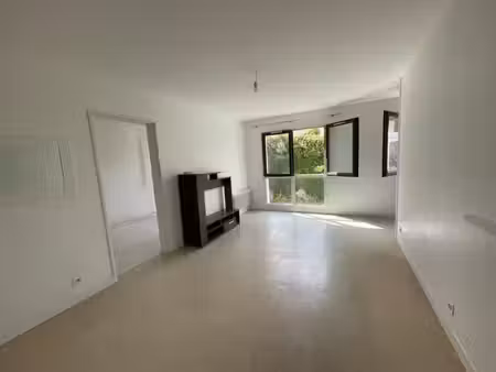 saint renan - appartement t2 de 46m² avec deux places de parking et une cave