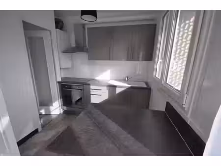 orléans - limite saint-pryvé-saint-mesmin - studio rénové avec balcon