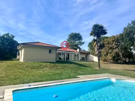 superbe maison d’architecte avec piscine et dépendances