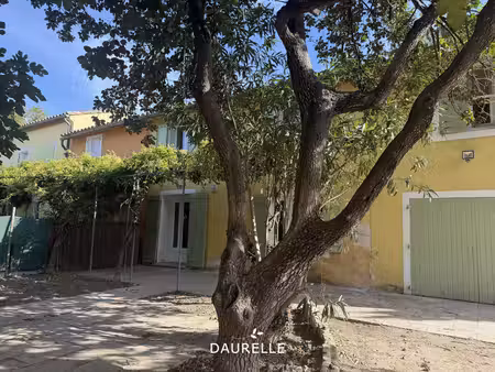 tarascon  mas mitoyen avec 3 chambres jardin et garage