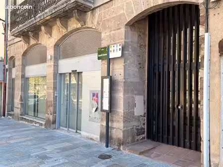 local commercial ou professionnel de 110m2 avec belle visibilité sur axe passant
