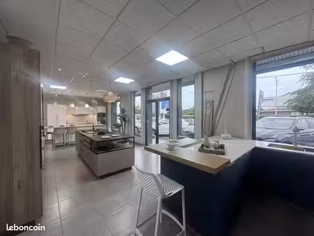 a louer local commercial 220 m2 boulevard de houelbourg jarry