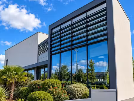 caen – bureaux 100 m² – visibilité exceptionnelle depuis le périphérique – grand pignon d’