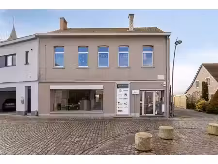 bureaux situés au centre de sint-pieters-leeuw
