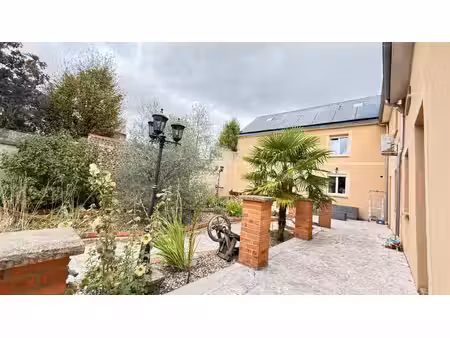 noailles a 10 min - maison familiale - 20 pièces  10 chambres- piscine chauffée - garage -