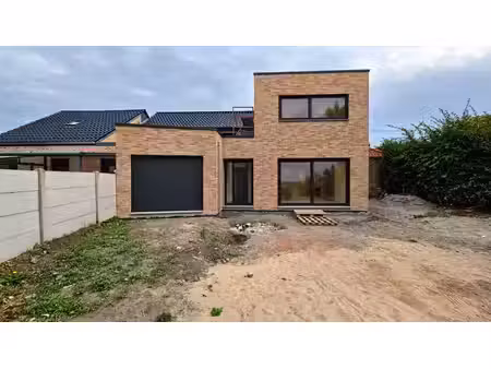 maison en gros oeuvre couvert fermé avec parking et jardin