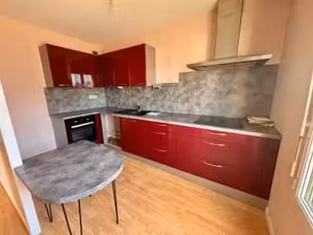 location appartement 3 pièces à saint-méen-le-grand (35290) : à louer 3 pièces / 67m² sain