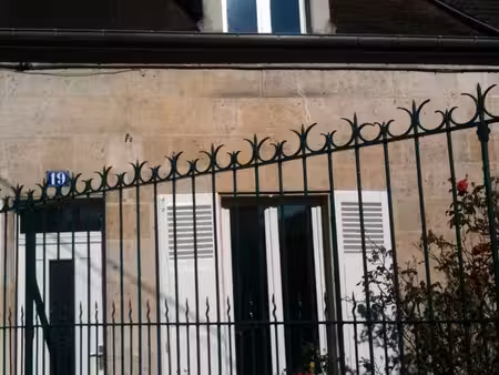 grand studio de charme à deux pas du centre de compiègne